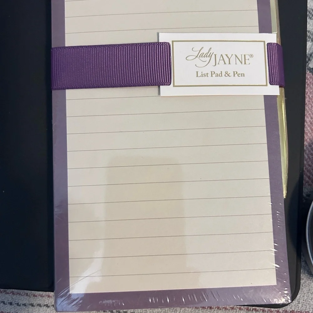 NWT Lady Jayne Magnetic List Pad & Pen Set